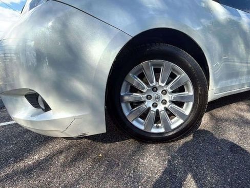 Used 2015 Toyota Sienna XLE image 25