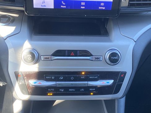Used 2022 Ford Explorer XLT image 20