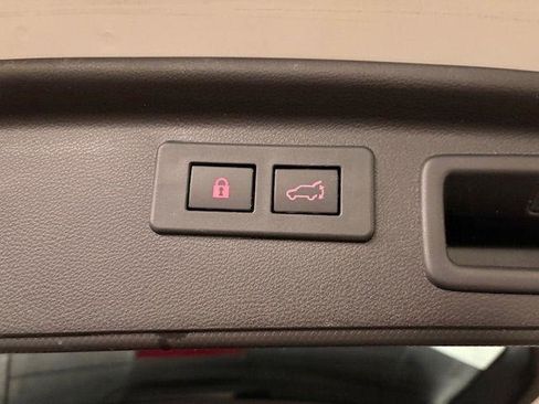 Used 2020 Subaru Forester Premium image 11