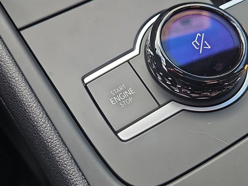 New 2026 Volkswagen Tiguan SE R-Line image 12