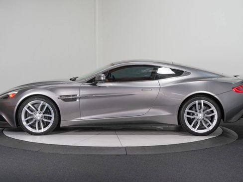 Used 2017 Aston Martin Vanquish Coupe image 8