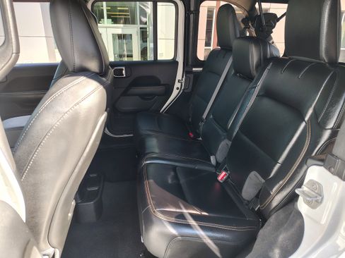 Certified 2024 Jeep Wrangler Sahara w/ Technology Group image 17