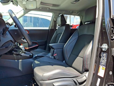 Certified 2025 Kia Soul GT-Line FWD image 12