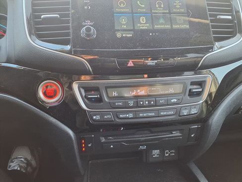 Used 2020 Honda Pilot Touring image 17