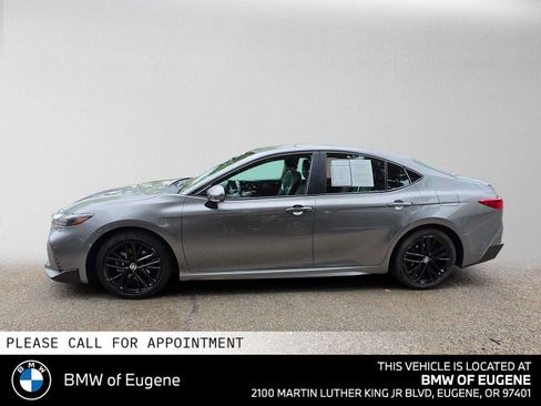 Used 2025 Toyota Camry SE FWD image 6