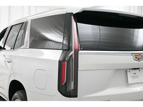 Used 2023 Cadillac Escalade Premium Luxury image 25