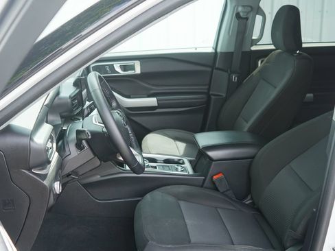 Used 2022 Ford Explorer XLT AWD/4WD image 12