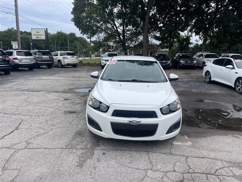 Used 2015 Chevrolet Sonic LT FWD image 2