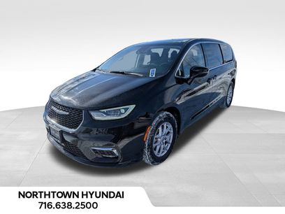 Used 2024 Chrysler Pacifica Touring-L