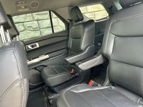 Used 2023 Ford Explorer XLT w/ Equipment Group 202A image 9