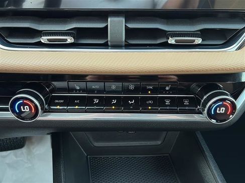 Used 2026 Chevrolet Equinox ACTIV image 24