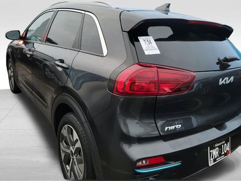 Used 2022 Kia Niro EX Premium w/ Cold Weather Package image 2