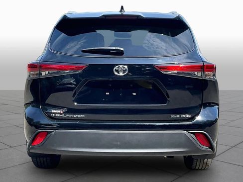 Used 2023 Toyota Highlander XLE AWD/4WD image 5