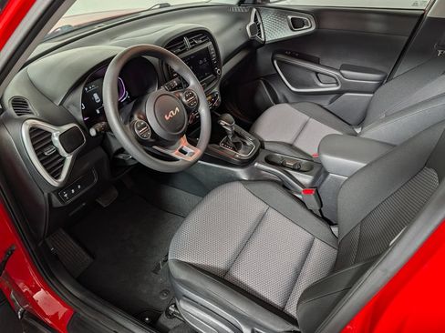 Used 2024 Kia Soul LX FWD image 19