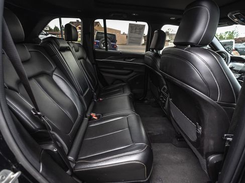 Used 2024 Jeep Grand Cherokee Limited w/ Luxury Tech Group II AWD/4WD image 31