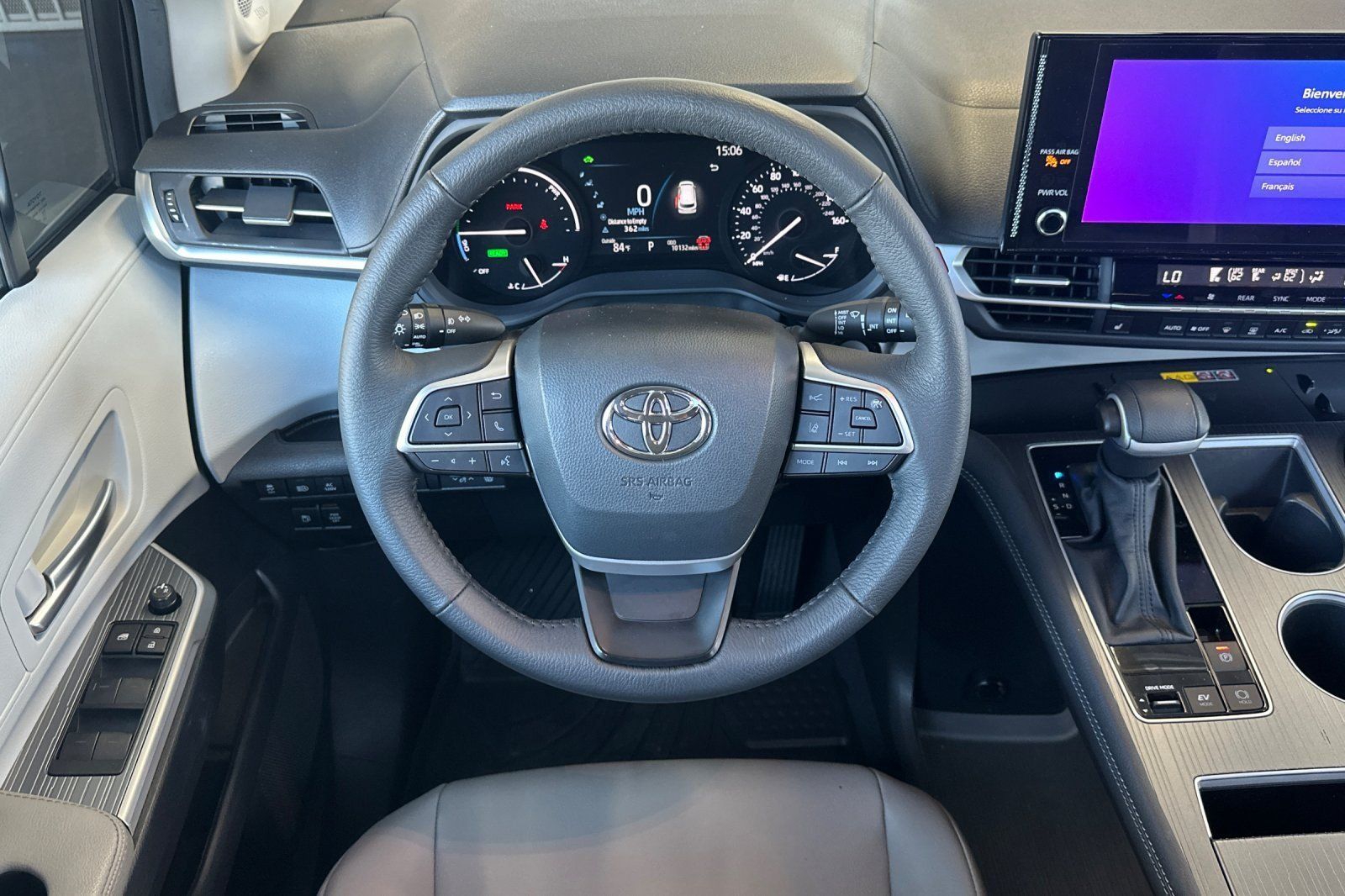 Used 2025 Toyota Sienna XLE w/ XLE Plus Package AWD/4WD image 13