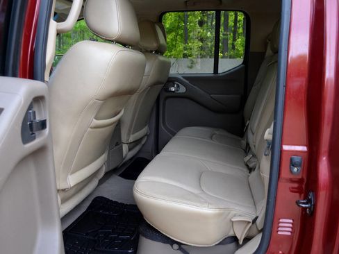 Used 2008 Nissan Frontier LE w/ Leather Pkg image 11