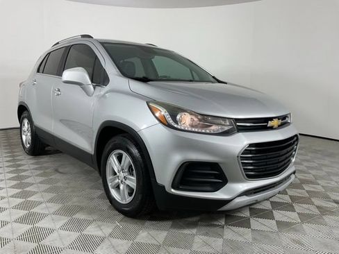 Used 2018 Chevrolet Trax LT w/ LT Convenience Package FWD image 11