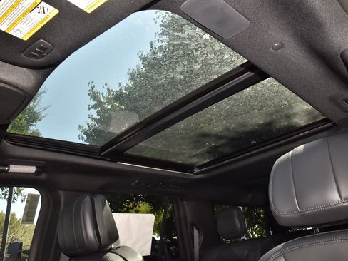 New 2025 Lincoln Navigator L Reserve w/ Jet Appearance Package image 33