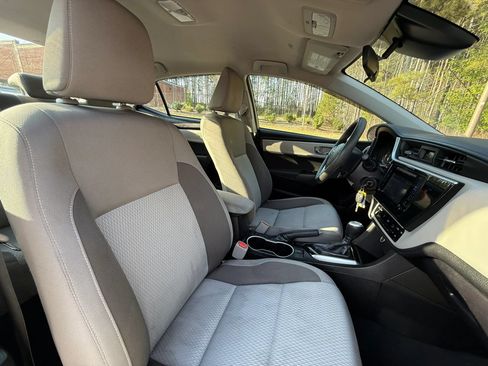 Used 2018 Toyota Corolla LE FWD image 21