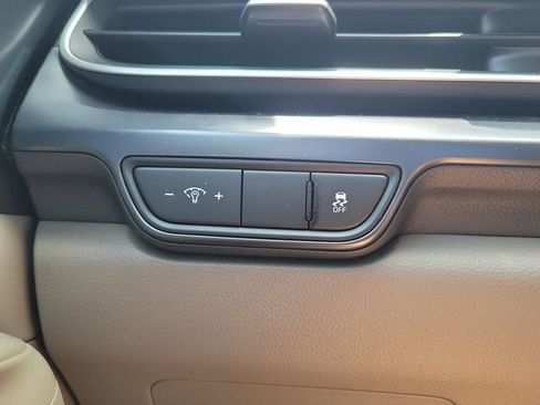 Used 2025 Kia Carnival FWD image 30