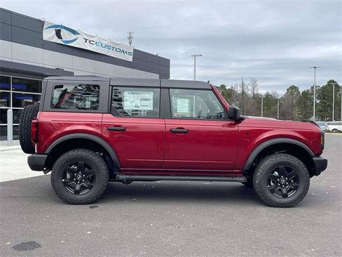 New 2025 Ford Bronco 4-Door image 3
