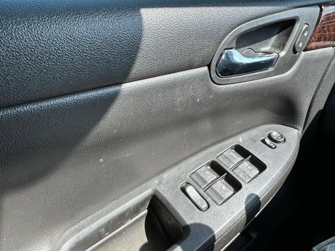 Used 2013 Chevrolet Impala LT FWD image 27