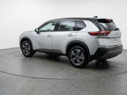 Used 2025 Nissan Rogue SV image 6