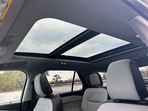 Used 2021 Ford Explorer XLT w/ Equipment Group 202A image 23