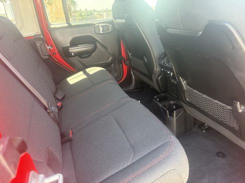 Used 2025 Jeep Wrangler Unlimited Rubicon w/ Convenience Group AWD/4WD image 26