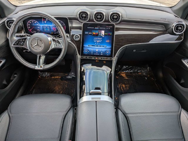 Used 2025 Mercedes-Benz GLC 300 4MATIC image 14
