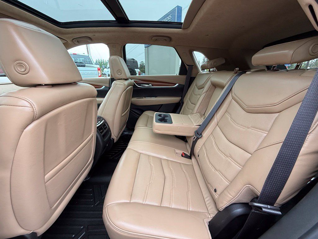 Used 2017 Cadillac XT5 Platinum AWD/4WD image 14