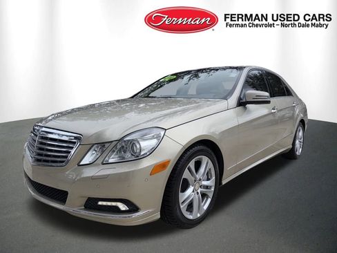 Used 2010 Mercedes-Benz E 550 4MATIC Sedan image 4
