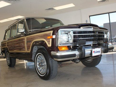 Used 1989 Jeep Grand Wagoneer image 10
