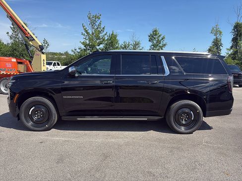 New 2026 Chevrolet Suburban Premier AWD/4WD image 2