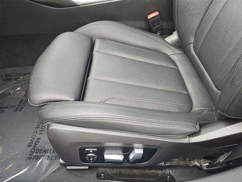 Used 2020 BMW 330i Sedan w/ Convenience Package image 17