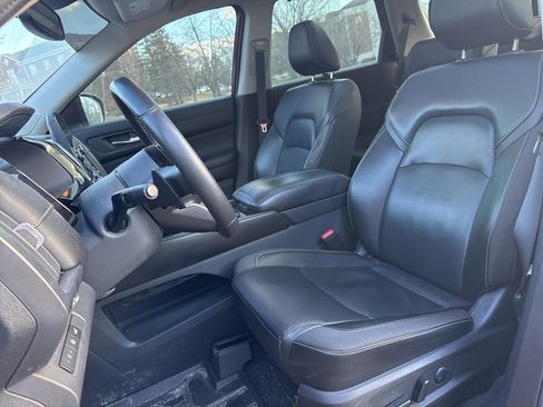 Used 2022 Nissan Pathfinder SL w/ SL Premium Package image 6