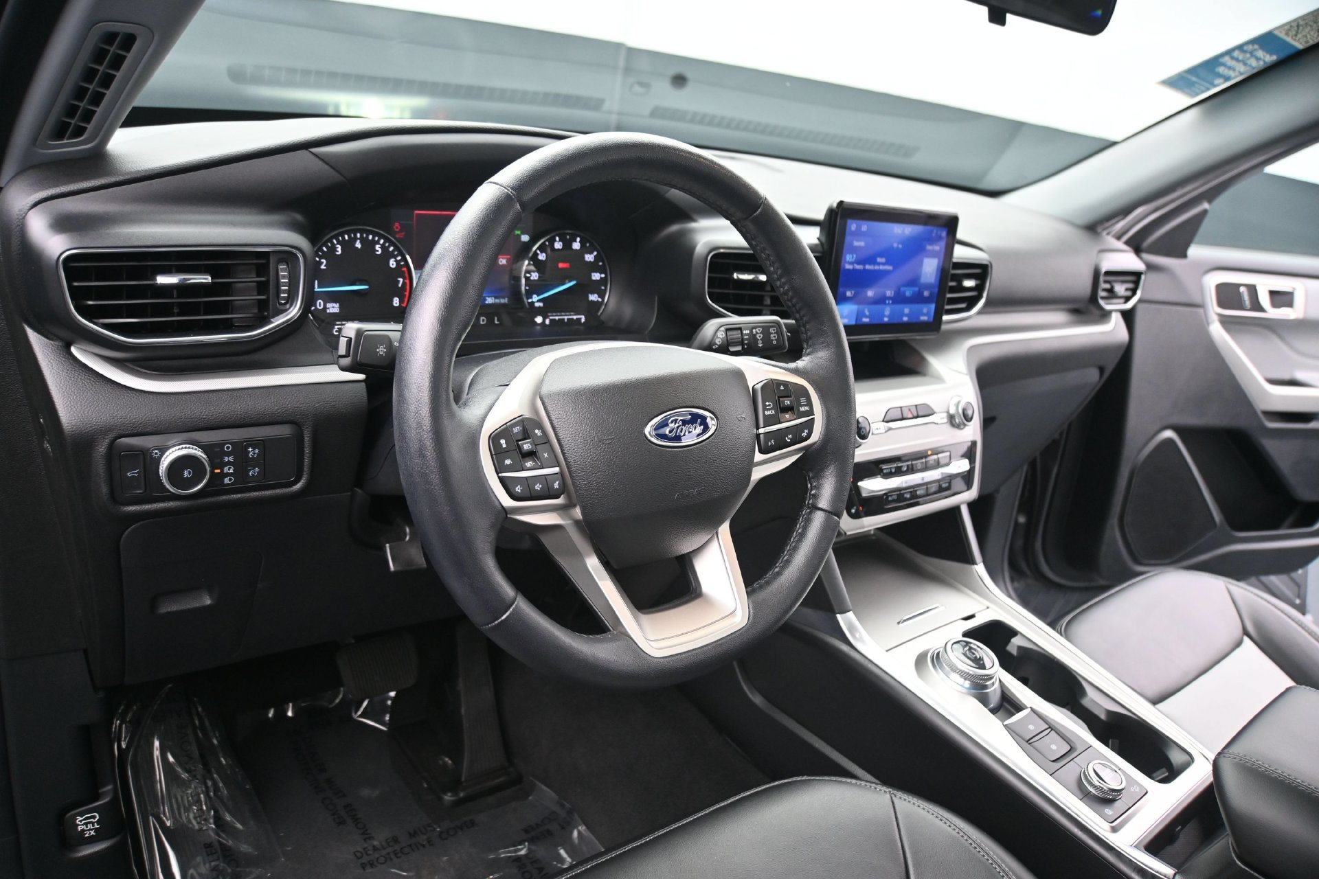 Used 2022 Ford Explorer XLT w/ Equipment Group 202A AWD/4WD image 23
