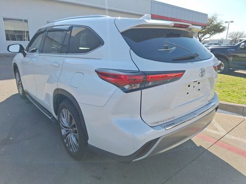 Used 2020 Toyota Highlander Platinum image 4