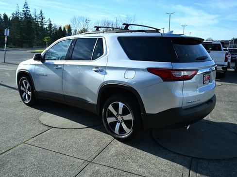 Used 2020 Chevrolet Traverse LT w/ LT Premium Package image 5