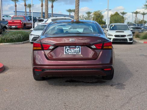 Used 2024 Nissan Altima 2.5 SV image 4