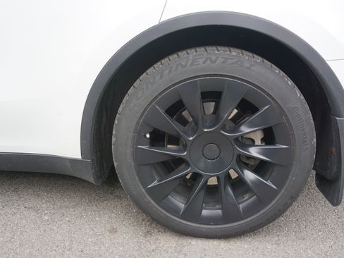 Used 2020 Tesla Model Y Long Range image 6