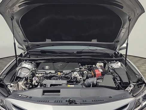 Used 2018 Toyota Camry SE w/ Moonroof Package image 15