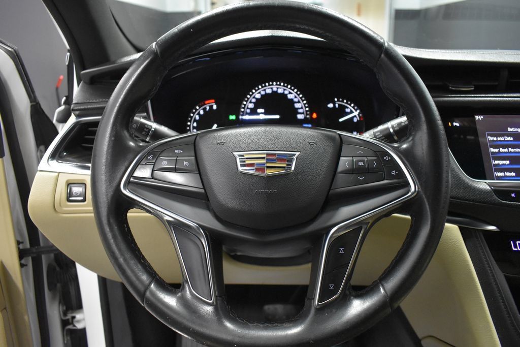 Used 2018 Cadillac XT5 FWD image 28