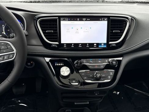 New 2026 Chrysler Pacifica Select image 12