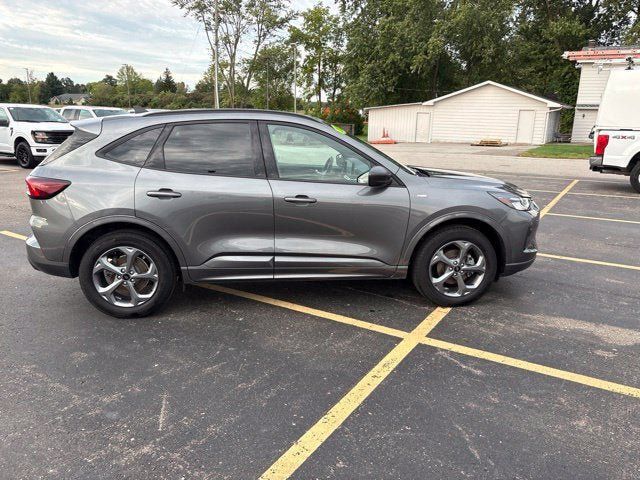 Used 2024 Ford Escape ST-Line w/ Tech Pack #1 AWD/4WD image 2