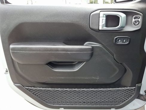 Used 2024 Jeep Wrangler Unlimited AWD/4WD image 12