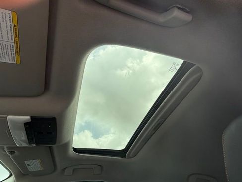 Used 2024 Nissan Sentra SR w/ SR Premium Package image 10