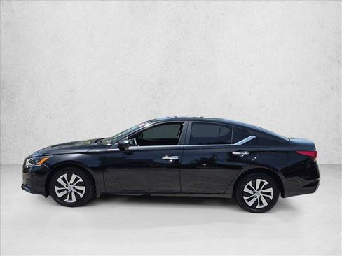 Certified 2025 Nissan Altima 2.5 S FWD image 9