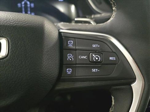 Used 2024 Jeep Grand Cherokee L Altitude image 18